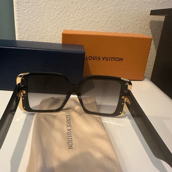 Authentic , LV Moon Pearl Square Sunglasses - Picture 6 of 9